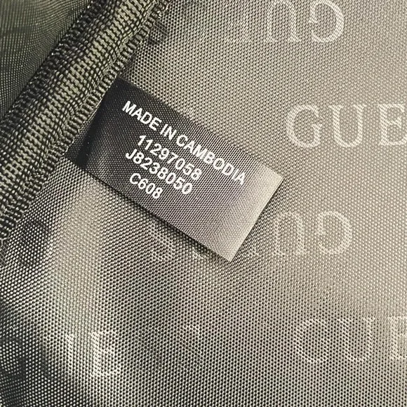 NWT Guess Woman's small cosmetic black bag - Picture 7 of 9